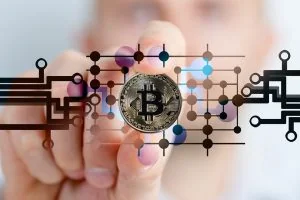 L’open interest raggiunge i massimi storici mentre il Bitcoin tocca i 72k dollari